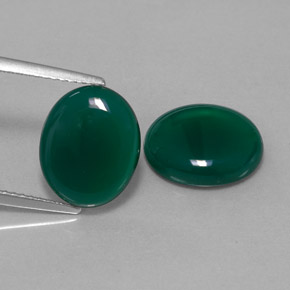 カラットの天然グリーンアゲート（12.1×9.9 mm・透明）