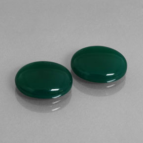 カラットの天然グリーンアゲート（11.1×9.1 mm・透明）