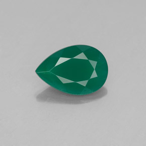 0.94カラットの天然グリーンアゲート（8.8×6.1 mm・透明）