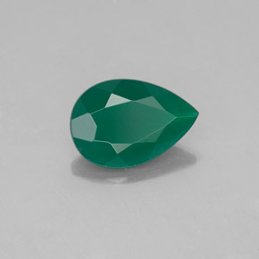 0.94カラットの天然グリーンアゲート（8.8×6.1 mm・透明）