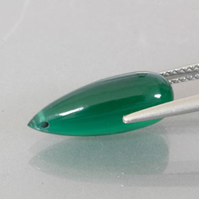 4.34カラットの天然グリーンアゲート（16.7×6.2 mm・透明）