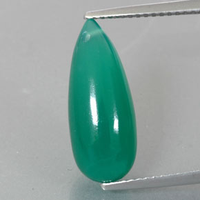 6.24カラットの天然グリーンアゲート（17.9×7.3 mm・透明）