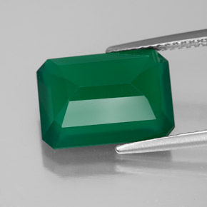 5.54カラットの天然グリーンアゲート（13.6×9.9 mm・透明）