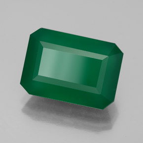6.25カラットの天然グリーンアゲート（13.8×9.8 mm・透明）