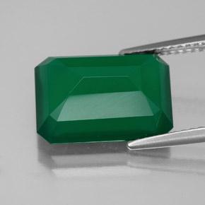 6.25カラットの天然グリーンアゲート（13.8×9.8 mm・透明）