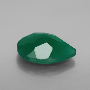 7.26カラットの天然グリーンアゲート（16.1×12 mm・透明）