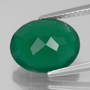 3.75カラットの天然グリーンアゲート（11.9×9.8 mm・透明）