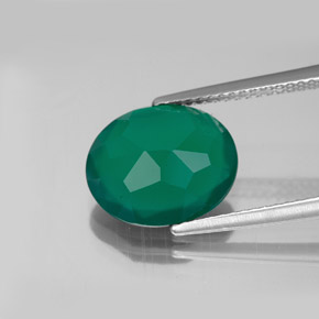 3.65カラットの天然グリーンアゲート（12.1×10 mm・透明）