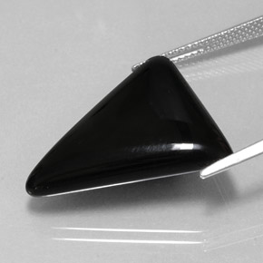 16.78カラットの天然黒アゲート（26.9×19.8 mm・トリリアント）