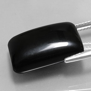 18.30カラットの天然黒アゲート（18.5×13.9 mm・バゲット）