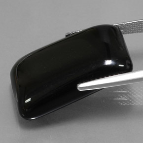 22.39カラットの天然黒アゲート（22.3×15.5 mm・バゲット）