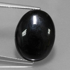 10.17カラットの天然黒アゲート（17.4×13.5 mm・オーバルカット）