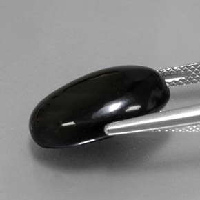10.17カラットの天然黒アゲート（17.4×13.5 mm・オーバルカット）