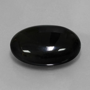 14.26カラットの天然黒アゲート（19.1×14.9 mm・オーバルカット）