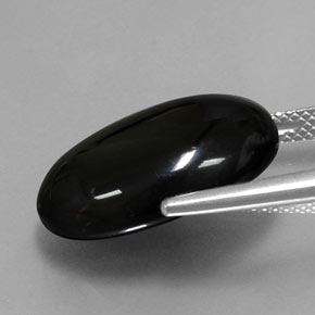 14.26カラットの天然黒アゲート（19.1×14.9 mm・オーバルカット）