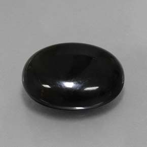 10.40カラットの天然黒アゲート（15.6×13.9 mm・オーバルカット）