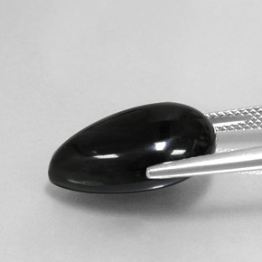 11.73カラットの天然黒アゲート（18.8×13.2 mm・洋梨の形）