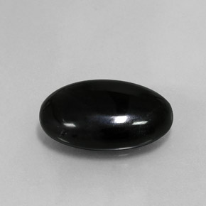 13.65カラットの天然黒アゲート（20×13.7 mm・オーバルカット）