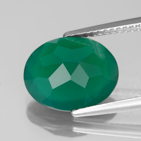 3.80カラットの天然グリーンアゲート（12.2×10.2 mm・透明）