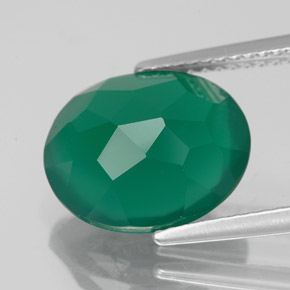 4.46カラットの天然グリーンアゲート（12.2×10.2 mm・透明）