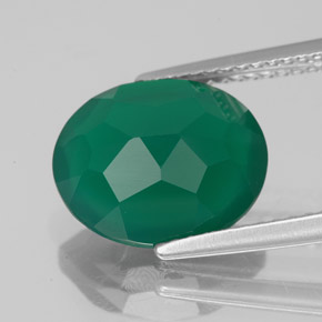 3.73カラットの天然グリーンアゲート（11.7×9.7 mm・透明）