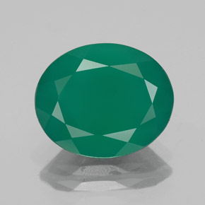 3.75カラットの天然グリーンアゲート（12.1×10 mm・透明）