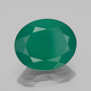 3.75カラットの天然グリーンアゲート（12.1×10 mm・透明）