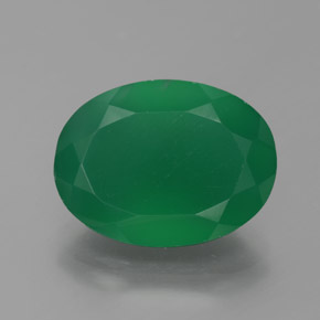 7.75カラットの天然グリーンアゲート（15.9×12 mm・透明）
