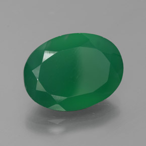 7.75カラットの天然グリーンアゲート（15.9×12 mm・透明）