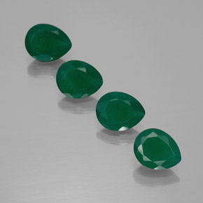 カラットの天然グリーンアゲート（10.1×8.1 mm・洋梨の形）