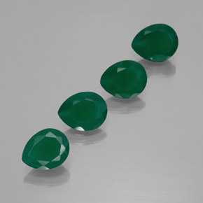 カラットの天然グリーンアゲート（10.1×8.1 mm・洋梨の形）