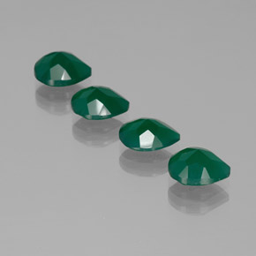 カラットの天然グリーンアゲート（10.1×8.1 mm・洋梨の形）