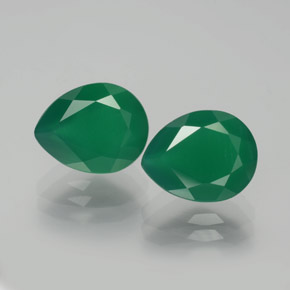カラットの天然グリーンアゲート（10.1×8 mm・洋梨の形）
