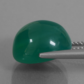 8.33カラットの天然グリーンアゲート（12.3×11.3 mm・オーバルカット）