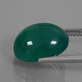 7.10カラットの天然ミディアムダークグリーンアゲート（13.3×11 mm・オーバルカット）