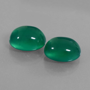 12.08カラットの天然フォレストグリーンアゲート（12.6×10.1 mm・オーバルカット）