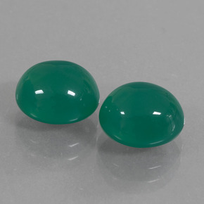 5.78カラットの天然ミディアムグリーンアゲート（9.1×8.4 mm・オーバルカット）