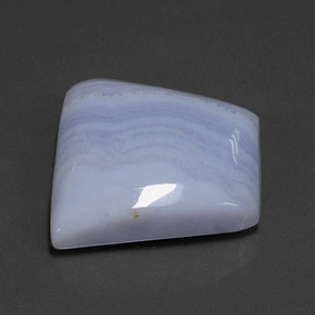 42.18カラットの天然バイオレットブルーアゲート（27.4×24.4 mm・ファンシーシェイプ）