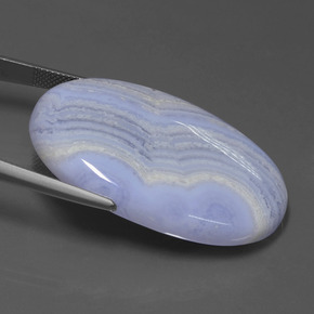 57.92カラットの天然ラベンダーアゲート（40.1×25.2 mm・オーバルカット）