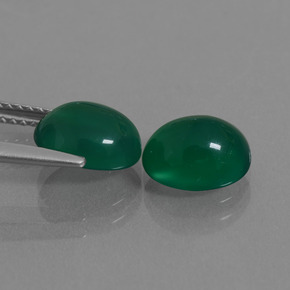 カラットの天然グリーンアゲート（8.8×7 mm・オーバルカット）