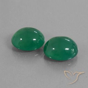 13.04カラットの天然ウォームグリーンアゲート（12.9×11.3 mm・オーバルカット）