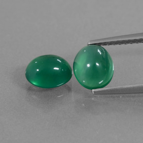 カラットの天然グリーンアゲート（7×5.8 mm・オーバルカット）
