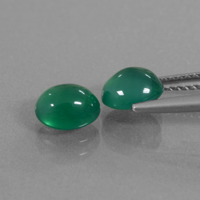 カラットの天然グリーンアゲート（7×5.8 mm・オーバルカット）