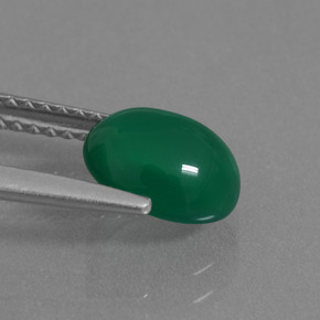1.56カラットの天然グリーンアゲート（8.1×6.8 mm・オーバルカット）