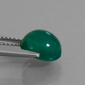2.42カラットの天然ミディアムダークグリーンアゲート（8.5×7.6 mm・オーバルカット）