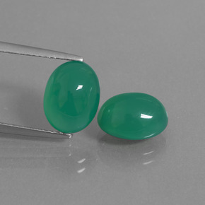 6.35カラットの天然クールグリーンアゲート（10.6×8.1 mm・オーバルカット）