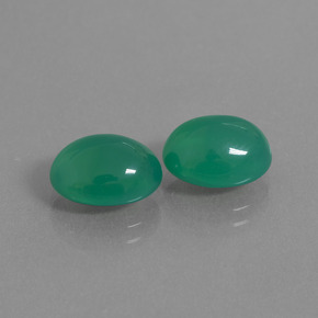 6.35カラットの天然クールグリーンアゲート（10.6×8.1 mm・オーバルカット）