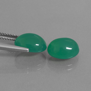 6.35カラットの天然クールグリーンアゲート（10.6×8.1 mm・オーバルカット）