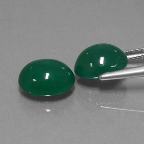 5.94カラットの天然ミディアムグリーンアゲート（9.9×8.3 mm・オーバルカット）