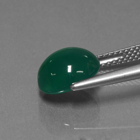 3.01カラットの天然グリーンアゲート（9.7×8.5 mm・オーバルカット）